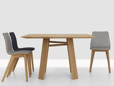 BONDT - Square solid wood dining table by Zeitraum