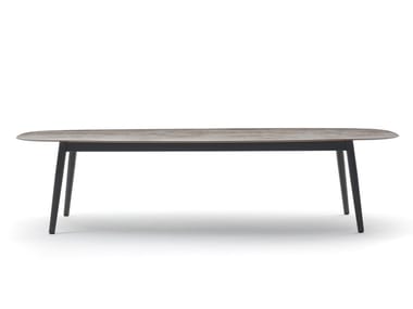 ELLISSE - Oval powder coated aluminium garden table by Varaschin