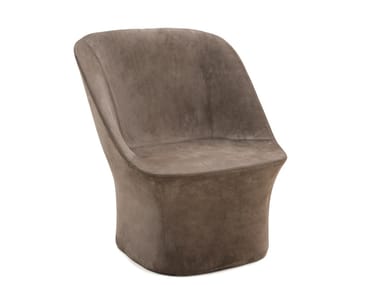 ESSE LOUNGE - Fabric armchair with base by Pianca