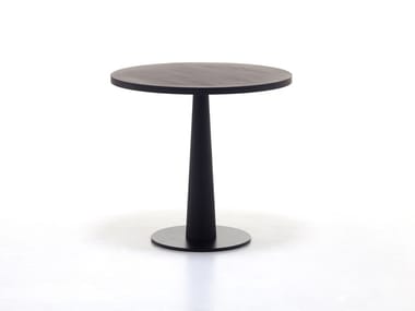 GRAY 39 - Round walnut table by Gervasoni