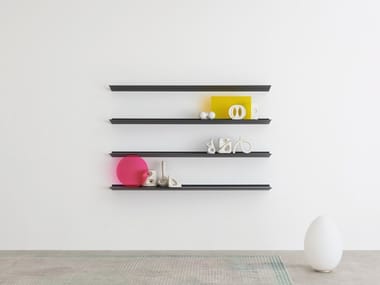 HANG - Extruded aluminium wall shelf by Desalto