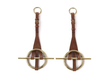 LA SELLERIA 07 - Leather clothes hanger by Arte Brotto