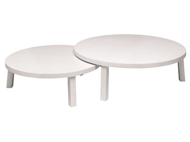 LEILA - Round wooden coffee table by e15