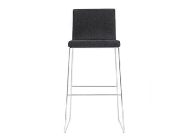 LINEAL COMFORT BQ0599 - Upholstered sled base stool by Andreu World