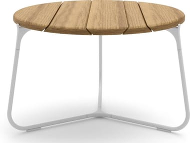 MOOD - Round teak garden side table by Manutti