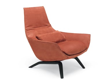 ERMES - Upholstered velvet armchair with armrests by Misuraemme