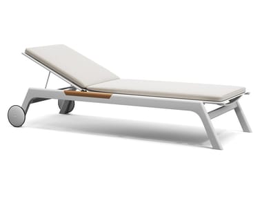 NEVADA - Recliner aluminium sun lounger with castors by Atmosphera