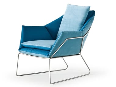 NEW YORK - Sled base fabric armchair with armrests by Saba Italia