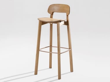 NONOTO BAR - Solid wood barstool with footrest by Zeitraum