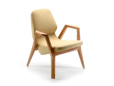 OBLIQUE - Upholstered easy chair with armrests by Prostoria