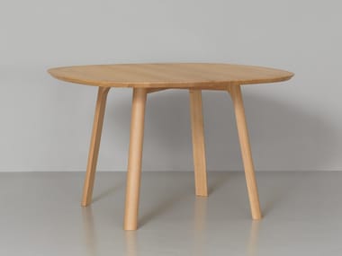 RAIL DINE - Solid wood dining table by Zeitraum