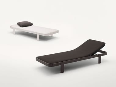 RAMS - Stackable folding sun lounger by Paola Lenti