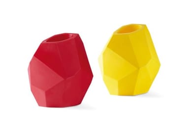 SECRET - Polyethylene garden vase by Slide