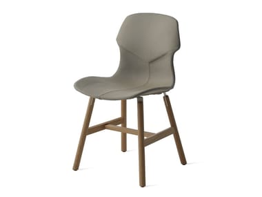 STEREO WOOD IMBOTTITA FRONTE/RETRO - Upholstered leather chair with removable cover by Casamania & Horm