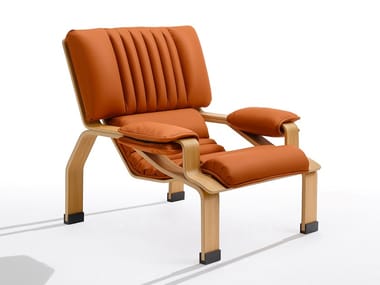 SUPERCOMFORT - Ergonomic armchair with leather and oak armrests by B-LINE