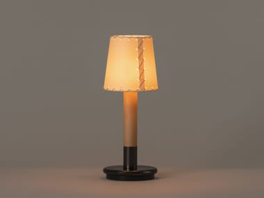 B?SICA M?NIMA BATER?A - LED cordless birch table lamp by Santa & Cole