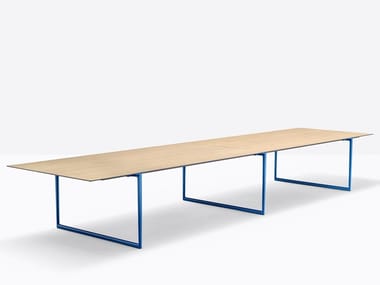 TOA CONFERENCE - Rectangular aluminium and wood meeting table by Pedrali