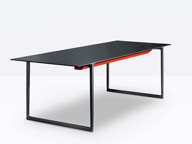 TOA DESK - Rectangular die cast aluminium office desk by Pedrali