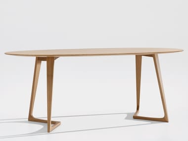 TWIST - Oval solid wood dining table by Zeitraum