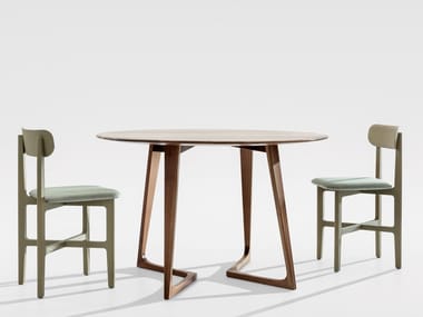 TWIST - Round solid wood dining table by Zeitraum