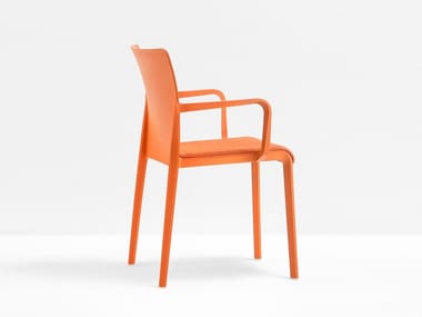 VOLT 674 - Stackable plastic chair with armrests by Pedrali