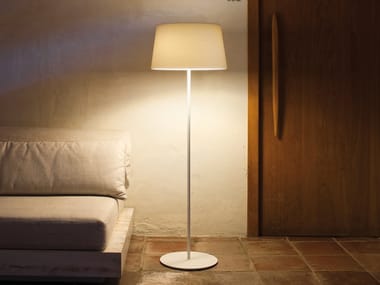 WARM 4906 - Glass-fibre floor lamp by Vibia