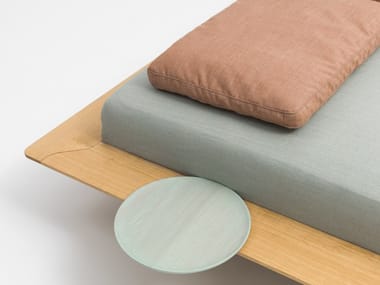 YOMA PLATE - Round solid wood bedside table by Zeitraum