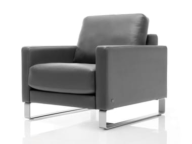 ROLF BENZ 011 EGO - Leather armchair with armrests by Rolf Benz