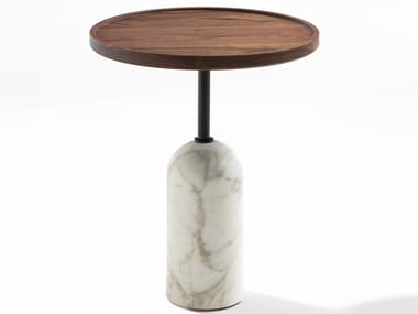 EKERO - Carrara marble coffee table and canaletta walnut top by Porada