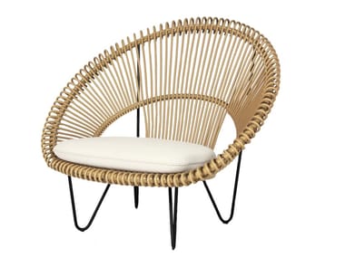 ROY COCOON - Wicker garden armchair with armrests by Vincent Sheppard