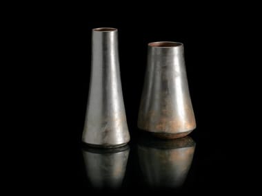 H - Handmade porcelain stoneware vase by Henge