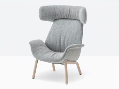 ILA 2024 - Fabric armchair with armrests and ash structure by Pedrali