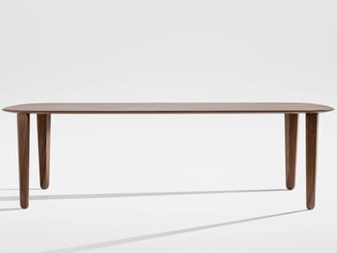 KUYU DINE - Oval solid wood dining table by Zeitraum