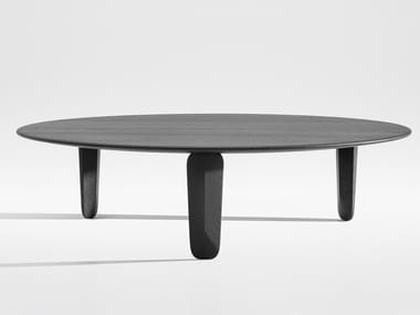 KUYU - Low round solid wood coffee table by Zeitraum