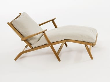 LEVANTE 008 - Folding teak chaise longue with armrests by RODA