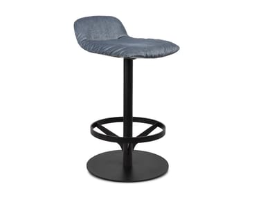 LEYA KITCHENSTOOL LOW - Swivel kitchen stool with footrest by Freifrau