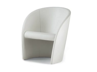 INTERVISTA - Leather easy chair by Poltrona Frau