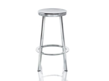 DEJ?-VU - Aluminium stool with footrest by Magis