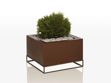 VELA - Polyethylene garden vase by Vondom