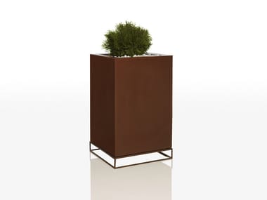 VELA - Polyethylene garden vase by Vondom