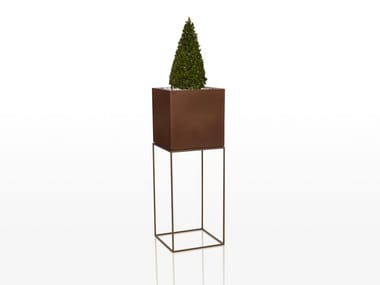 VELA - Polyethylene garden vase by Vondom