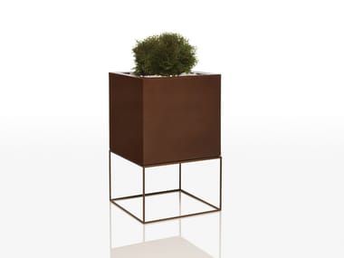 VELA - Polyethylene garden vase by Vondom