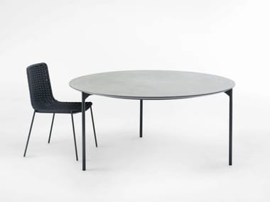 PLANO - Round lightweight cement garden table by Paola Lenti