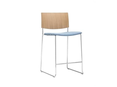 SIT WOOD BQ1209 / BQ1210 - Stackable sled base oak stool with integrated cushion by Andreu World