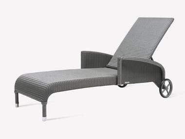 DOVILE - Lloyd loom sun lounger with castors by Vincent Sheppard