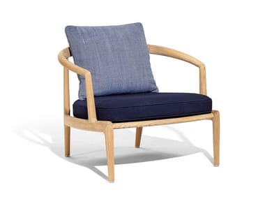 THE SECRET GARDEN - Teak garden armchair with armrests by Poltrona Frau