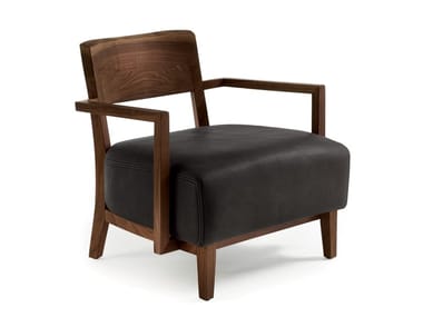 WILMA - Leather and solid wood easy chair with armrests by Riva 1920